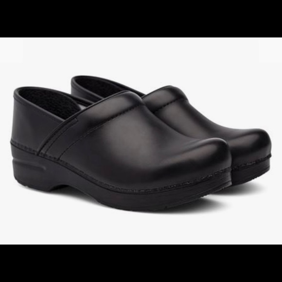 Dansko Shoes - Dansko Professional Black Box Clogs🖤